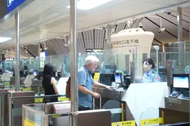 今年以来，经大兴机场口岸入境享受144小时过境免签外国人比去年翻10倍图片