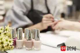 指甲变薄、变脆、细菌感染……美甲也有健康周期？关于指尖上的安全，医生有话说｜网红说法求真图片