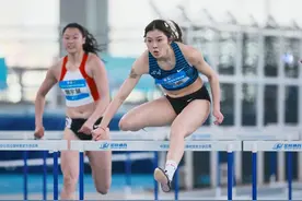 国内近10年最佳成绩🏆️吴艳妮决赛8秒06夺冠 再刷个人最好成绩图片