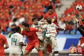 中国男足主场1:2不敌沙特队 遭遇18强赛两连败图片