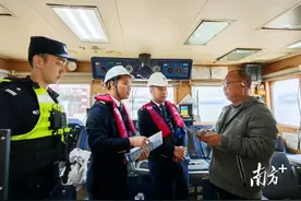 新规实施首日，湛江开展海上执法行动打击违法违规行为图片