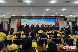 评先锋、奖安全！长沙交警给外卖骑手颁奖了图片