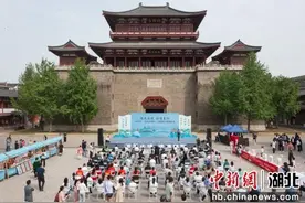 书香润古城 湖北襄阳启动全民阅读系列活动图片