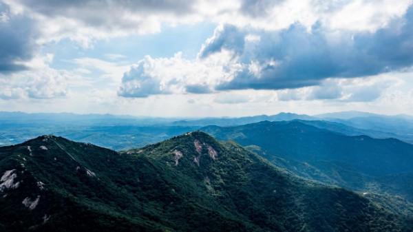 金顶山夏日避暑指南：清凉与欢乐的双重馈赠