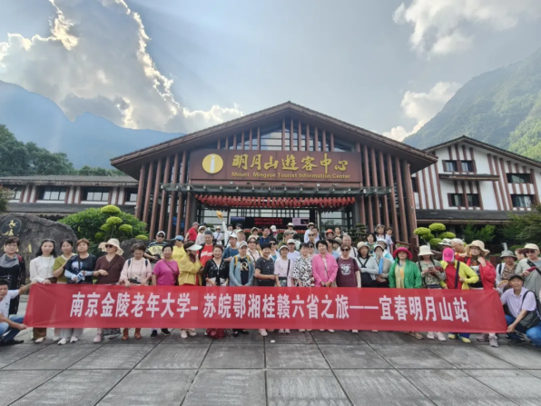 暑期文旅市场一半火焰一半冰，明月山凭啥是那把火？