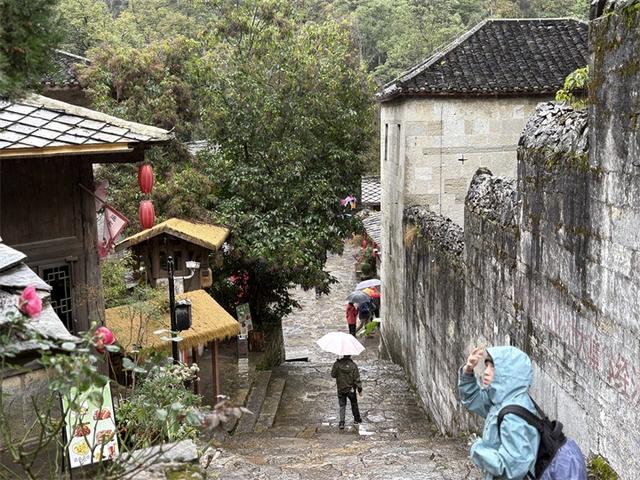 霞客之路·贵州首届山地徒步大会在云峰屯堡举行
