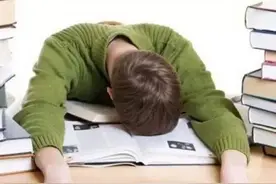 【健康科普】“过劳”的身体会怎样？5种症状说明你已过度疲劳，该歇一歇了！图片