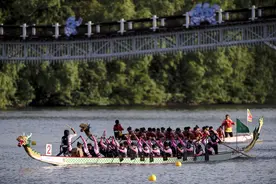 龙舟女子组（标准龙舟）800米直道赛赛况图片