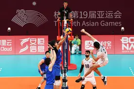 中国男排负于伊朗队摘银，广东球员王鹤斌：我们收……图片