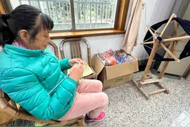 5年织200多件毛衣送山区娃，这位“毛衣奶奶”暖了很多人图片