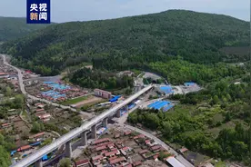 沈白高铁长青万米高风险隧道顺利贯通图片