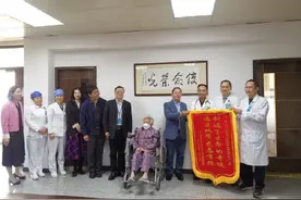 奇迹！得肺炎进ICU百岁老人康复出院图片