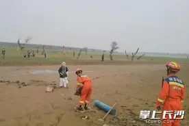 女子陷入泥潭无法自拔，望城消防紧急施救图片