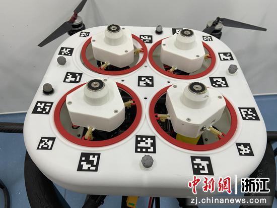 中国高校突破无人机新技术 实现“竖叠式”状态协同作业