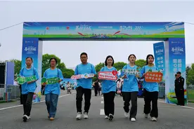 益起徒步，守护地球家园 中粮可口可乐助力长沙市第五届“公益慈善嘉年华”图片