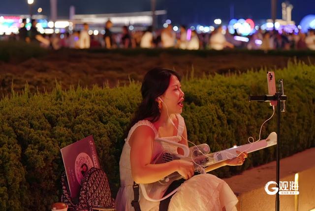 夏夜五四广场：市民游客共享城市活力