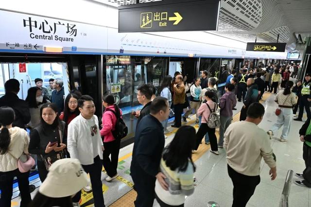 东莞地铁人气爆棚！下周来这个镇徒步、赏景、领福利！