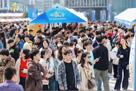 年薪百万重金求才！“AI”招聘势头正旺图片