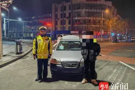 家人给他买了新车备开，未考到驾照偷开练手被查图片