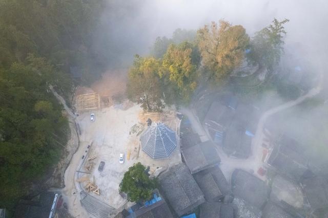 从江侗寨：云雾漫卷似仙境