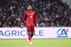 迈尼昂吐槽：莱万罚点做了87次假动作 下次会要求门将背对球门图片