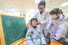 两大耳机使用习惯正偷走年轻人的听力图片