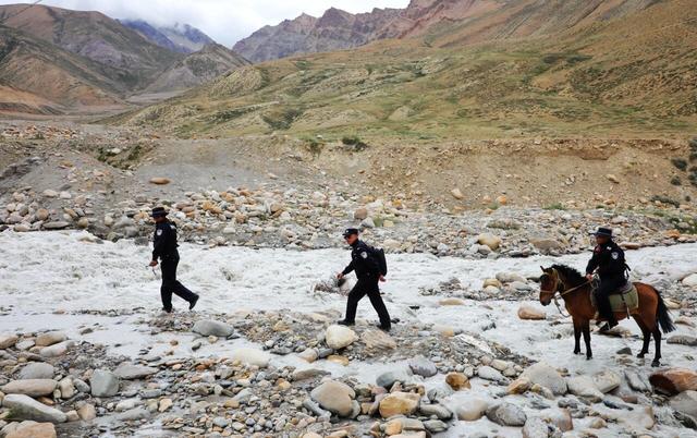 海拔5126米，他们把自己“钉”在空气最稀薄的地方