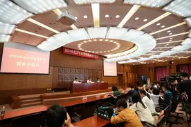 记者探访2024年北京高考评卷点，一张试卷的分数怎样“出炉”图片