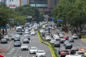 上海加力支持汽车以旧换新：“国补”最多2万元，“市补”最多1.5万元图片