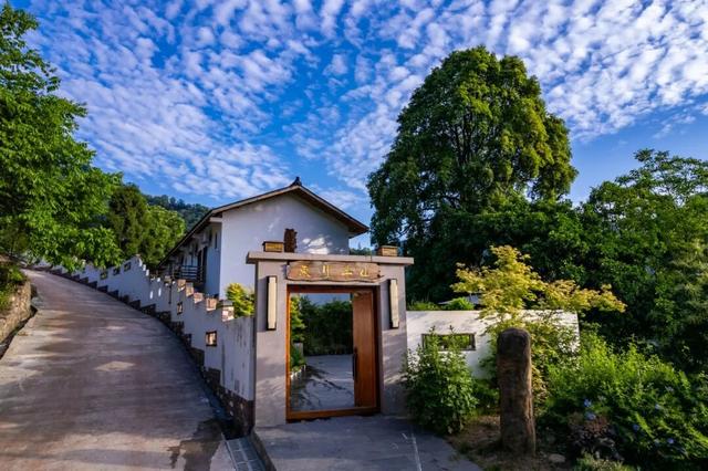 “蓝天幸福感”拉满的峨眉，真的不一样了！