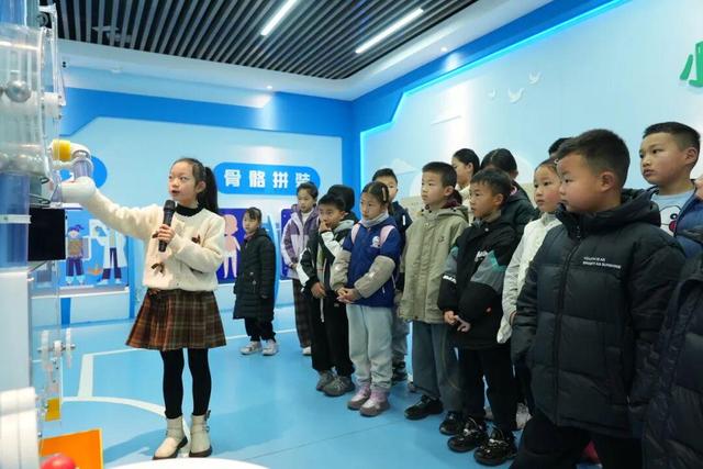 弥勒，人气爆棚！