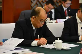 四川省政协委员廖清江：提振市场信心 助力消费热潮图片
