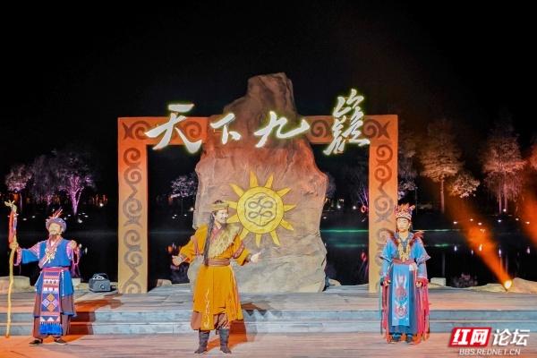 九嶷山：德孝源起处，群峰朝舜来