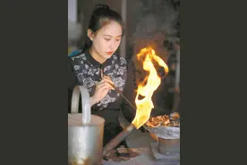 “95后”姑娘的“剑侠”梦：浙江女孩邹琦传承家业铸造龙泉宝剑图片