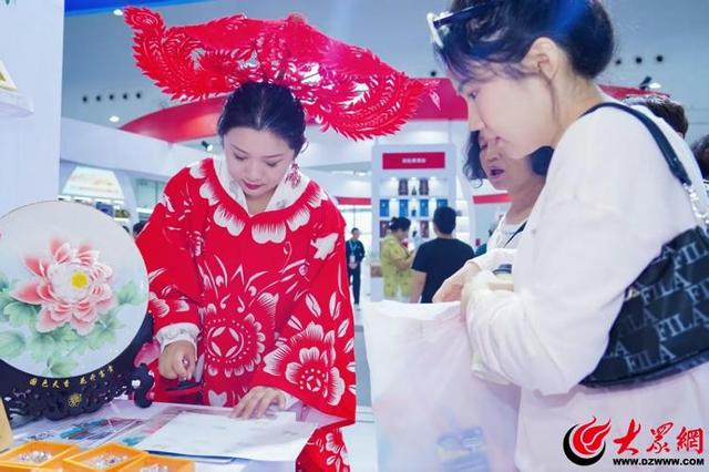郓城剪纸惊艳亮相2025中国文化旅游产业博览会