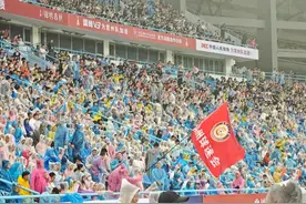 “苏超”观战记：平凡如你我，拼搏如常州图片