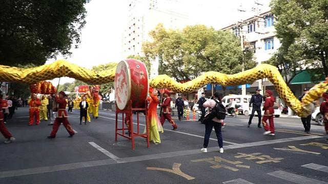 舞龙大会、民俗踩街、民俗展演、互动市集......安福县2026年喜迎新春文艺展演暨第四届民俗文化庙会预告来袭！