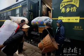 温暖彝乡：凉山深处慢火车，公益专列传温情图片