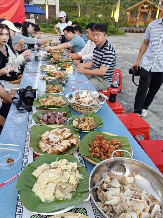 走进“黑衣壮”，难忘那坡、那山、那村、那晚……