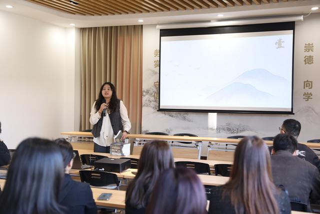 这辆阅读大篷车开行一周年，山区海岛迎来“移动图书馆”