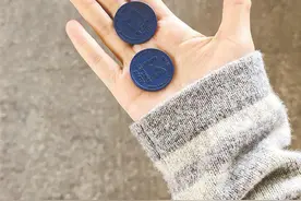 BRT站务员主动为老人兑换免费票，外地游客点赞：厦门的含金量还在上升图片