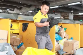 7年派发包裹近百万件！公明快递小哥李霞只手撑起一片天图片