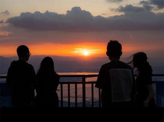 旅居红河 村长有请丨明日黄昏，可愿赴一场落日之约？