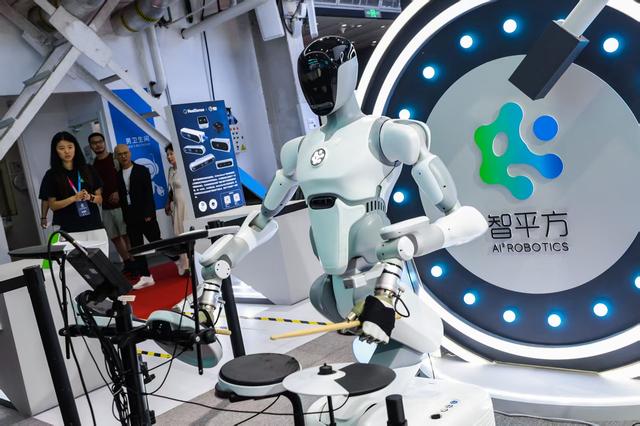 世界机器人大会洞察：机器人智能化进阶，应用场景持续拓展