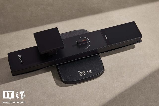 萤石启明Y5000FVX Ultra体验：当智能锁拥有三块屏幕和AI大脑