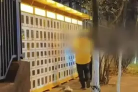 内蒙古大学拆除栅栏改外卖储存柜获赞誉 学生：不再担心外卖“跑路”图片