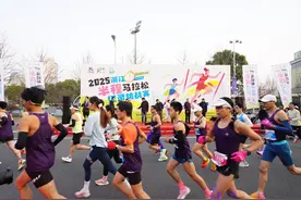三大浙马纪录现场揭晓，浙江半程马拉松破纪录挑战赛在黄龙体育中心开跑图片