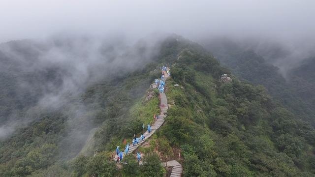 安徽省芜湖市举办2025年全市职工登山活动