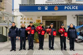 惊心动魄！寒冬夜跳河救起轻生男子 四川泸定5名民辅警被嘉奖图片