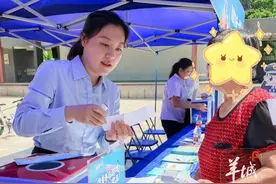 农行东莞横沥支行走进社区开展送清凉活动图片